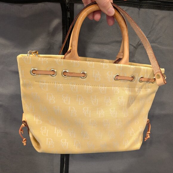 Dooney & Bourke Yellow Signature Tassel Tote Handbag Medium w/ Crossbody Strap - Picture 2 of 10